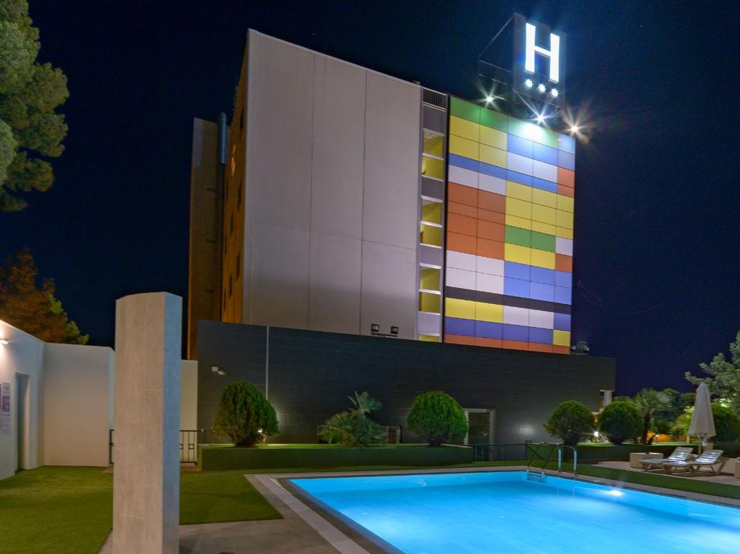 Bienvenido a Hotel Riscal Puerto Lumbreras Bienvenido a Hotel Riscal Puerto Lumbreras
